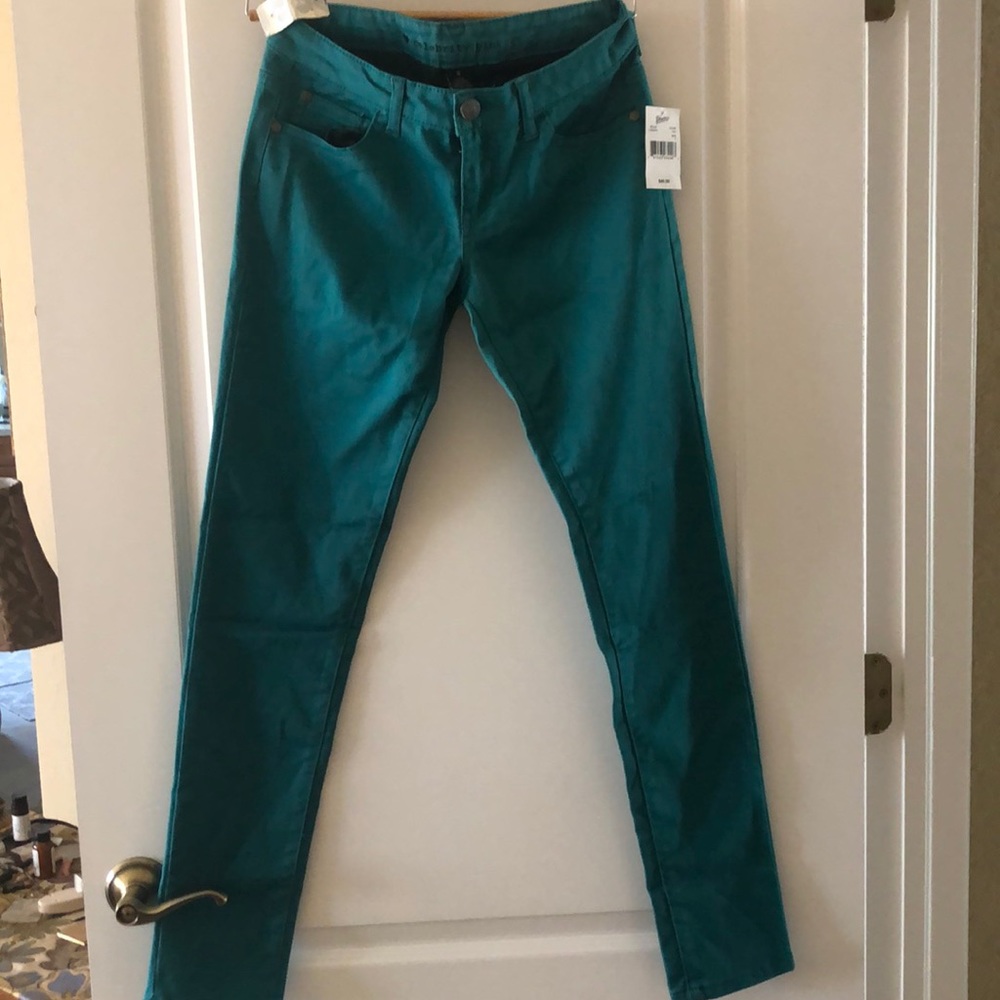 New with tags Celebrity Pink stretch jeans
